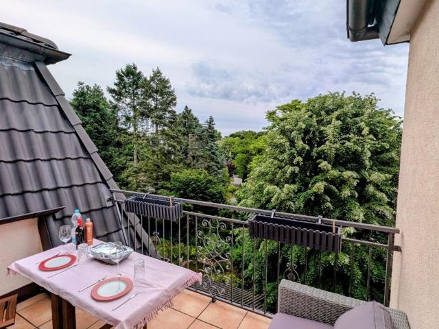 10 Minutes to Frankfurt – Spacious Attic Apartment in Offenbach's Westend