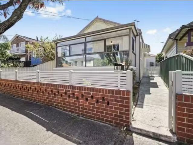 10 Mina Rosa Street, Enfield House for rent Listed by Alexand.
