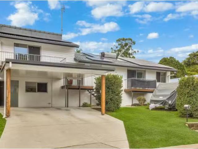 10 Mirreen Drive, TUGUN House for rent Listed by Belinda Dins.