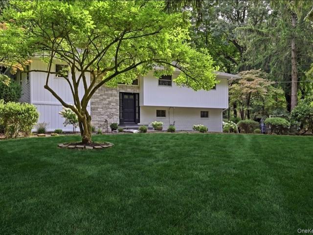 10 Moonedge Road