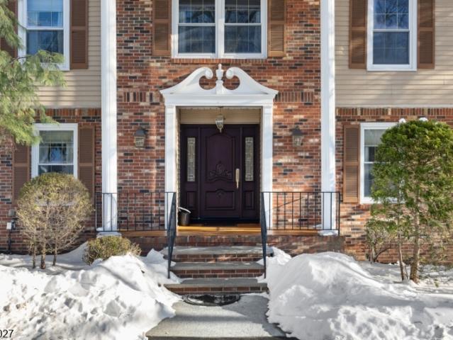10 Moonshadow Ct