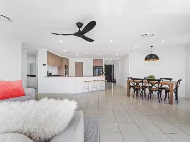 10 Mowamba Way, Jindabyne House for rent Listed by Julie Hick.