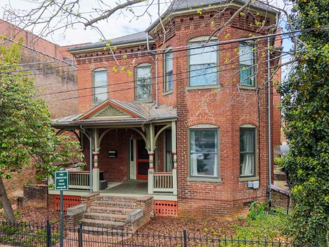 10 N Market St