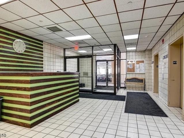 10 N Wood Ave # 519