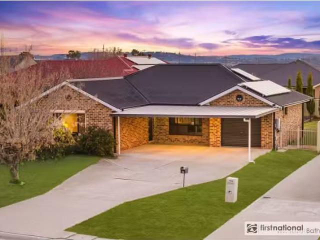 10 Nelson Street, Raglan House for rent Listed by Bathurst Fi.