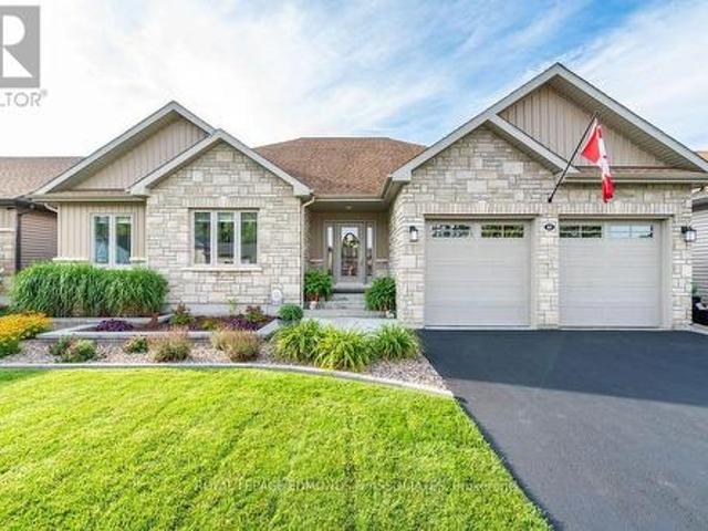 10 Noble Crescent, Petawawa, ON, K8H 0G1 house for sale | Listing ID X13710 | Royal LePage