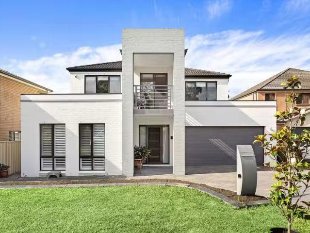 10 Norman Clark Crescent, Horsley, NSW 2530 House for Rent
