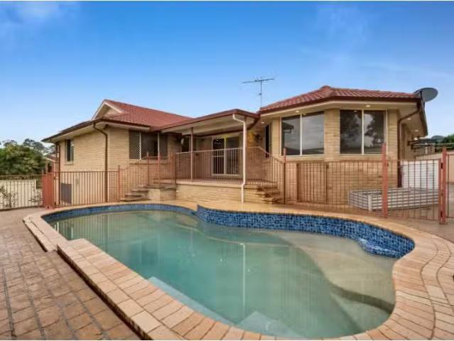 10 Norris Place, Narellan Vale House for rent Listed by Leasi.