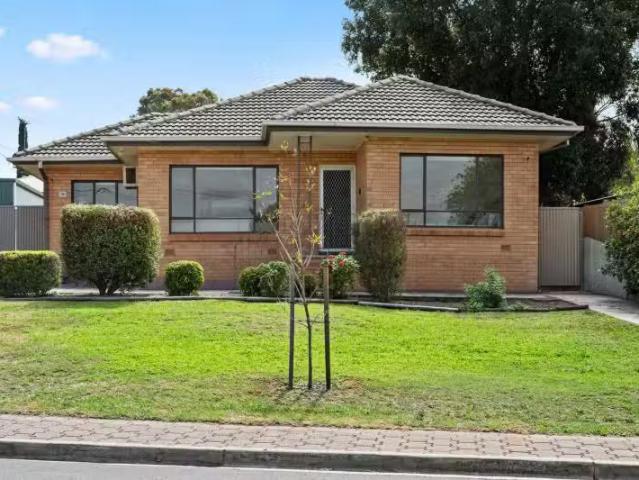 10 Pamela Avenue, WINDSOR GARDENS, SA 5087 House for Rent
