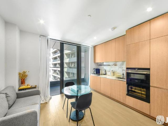 10 Park Drive, Canary Wharf, E14 Studio to rent £2,817 pcm £650 pw