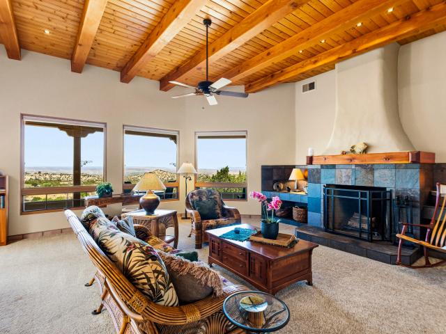 10 Pinon Ridge Drive
