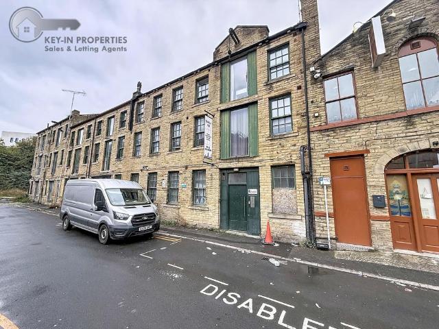 10 QUEBEC STREET, BD1 1 bed flat to rent £450 pcm £104 pw