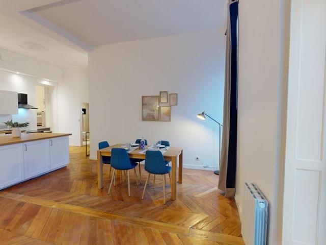 10 République Chambre 4