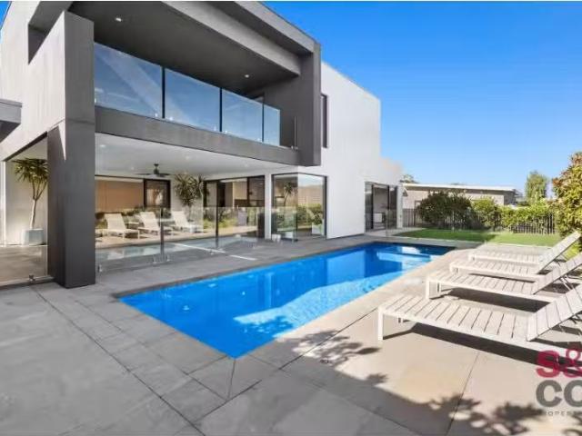 10 Retz Crescent, Forde House for rent Listed by Seminara & C.