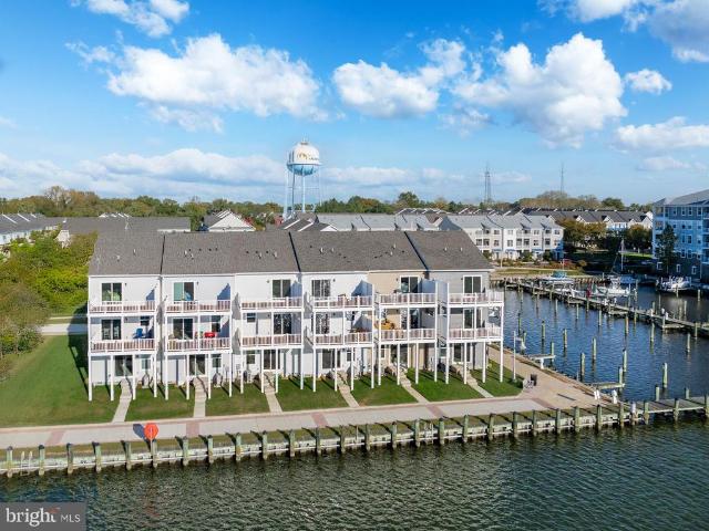 10 Riverside Wharf