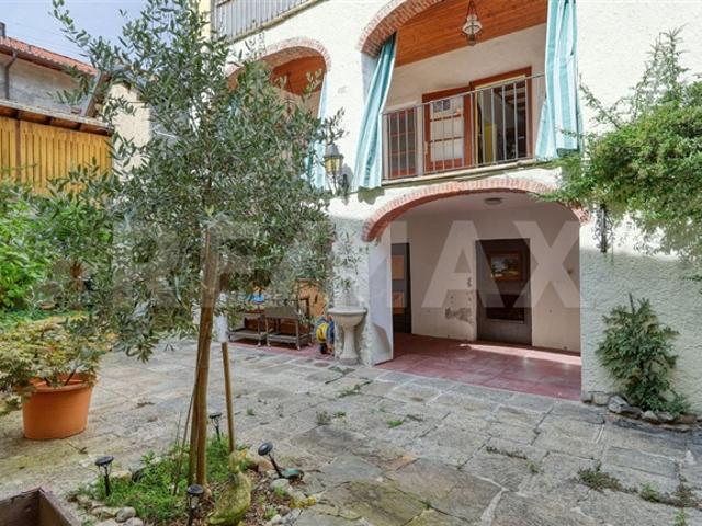 10 Room single house