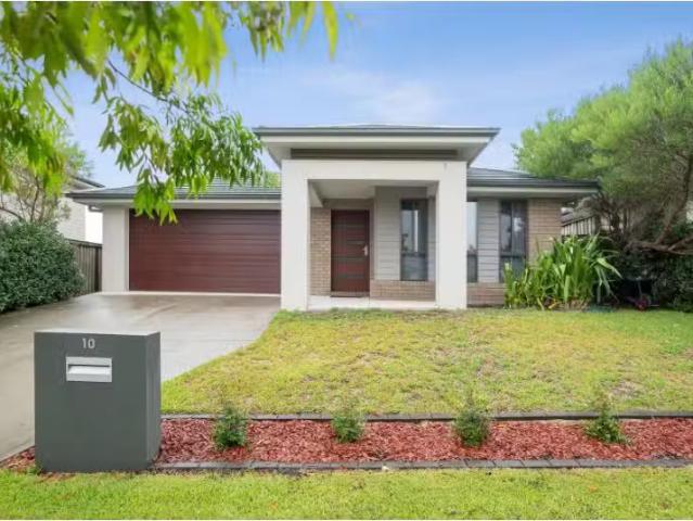 10 Robusta Street, Fletcher House for rent Listed by Rex Muir.