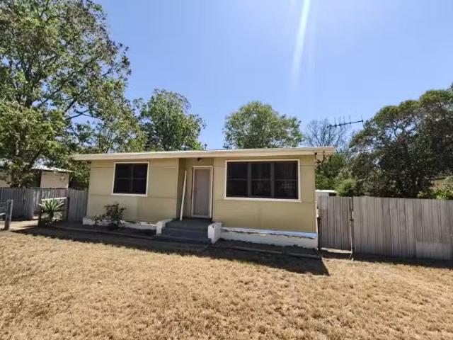 10 Ross Street, fish AMBLE House for rent Listed by Katherine.