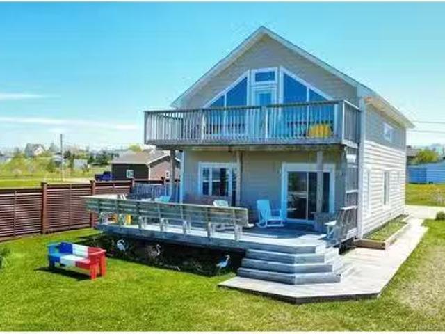 10 Rue De La Dune St, Caraquet, NB, E1W 1B5 house for sale.