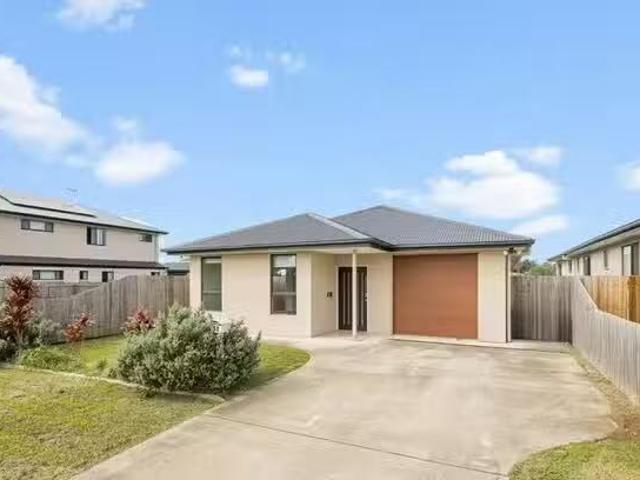 10 Samantha Street, Redbank Plains, QLD 4301