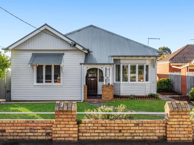 10 Salter St, Essendon
