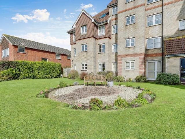 10 Seafield Road, Bournemouth BH6, 1 bed flat to rent, £1,000 pcm | PrimeLocation