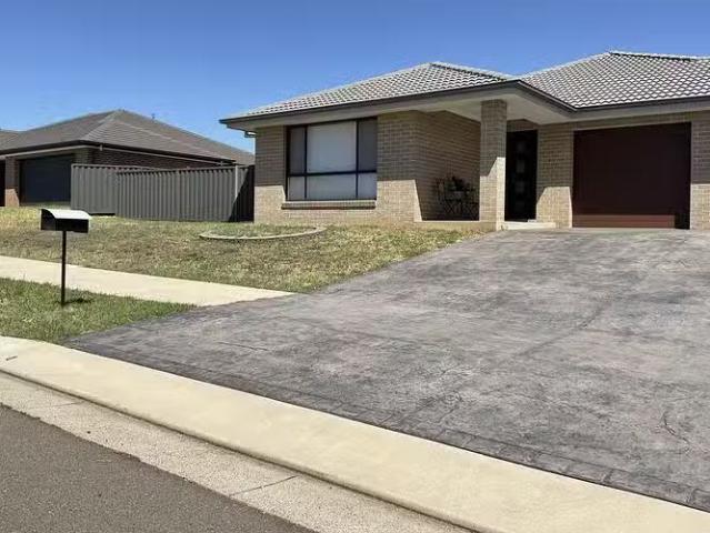 10 Simmental Way, Calala, NSW 2340