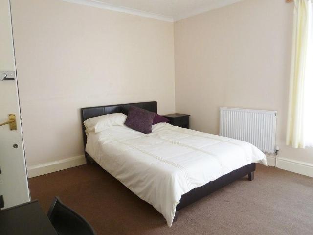 Student Accomodation, 10 Sibthorp. 5 bed house share to rent £515 pcm £119 pw