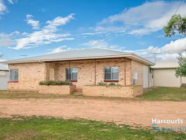 10 Sir John Cowan Avenue, MURRAY BRIDGE, SA 5253 House for R.