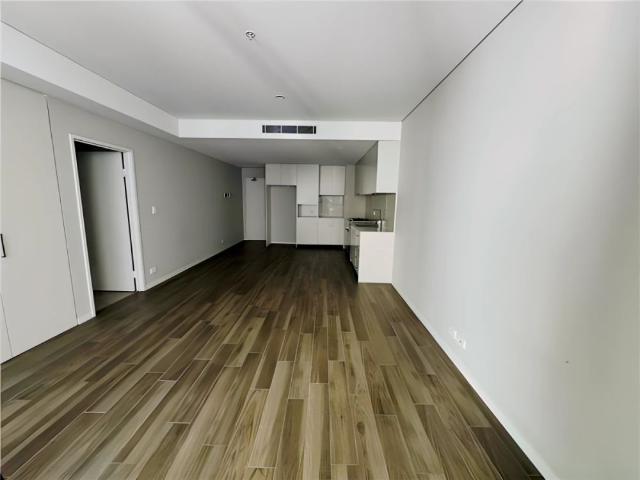 10 Sonny Leonard st, Sydney