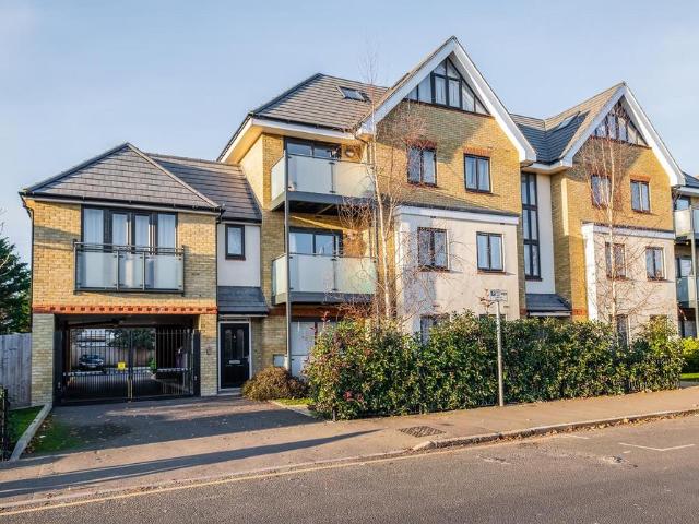 10 Swan Road, West Drayton UB7 2 bed apartment to rent £1,825 pcm £421 pw