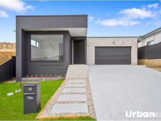 10 Strathmore Lane, Tahmoor House for rent Listed by Rebecca.
