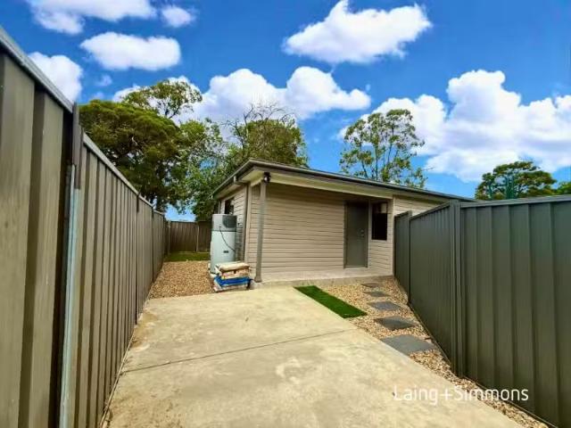 10A Captain Cook Dr, Willmot House for rent Listed by Christe.