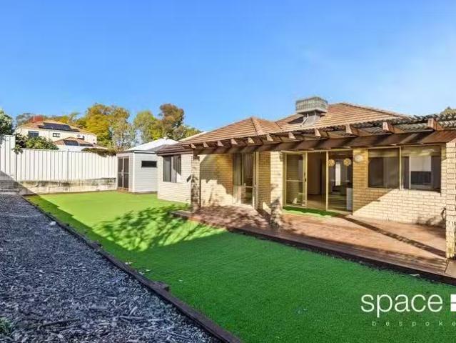 10A Lakeside Terrace, Mount Pleasant, WA 6153