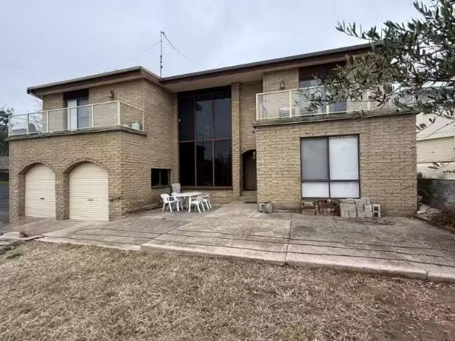 10A Mawson Street, COOMA House for rent Listed by Veronica Jo.