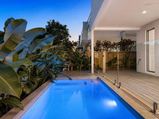 10A Mallard AvenueParadise Point QLD 4216, Australia