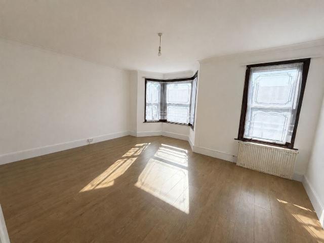 10A Norfolk Road, Ilford IG3, 2 bed flat to rent, £2,000 pcm | PrimeLocation