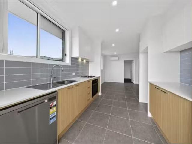 10a Stringer Road, GILLIESTON HEIGHTS Townhouse for rent List.
