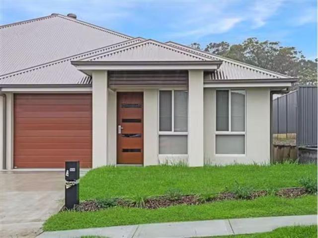 10A Verbena Avenue, HAMLYN TERRACE Townhouse for rent Listed.