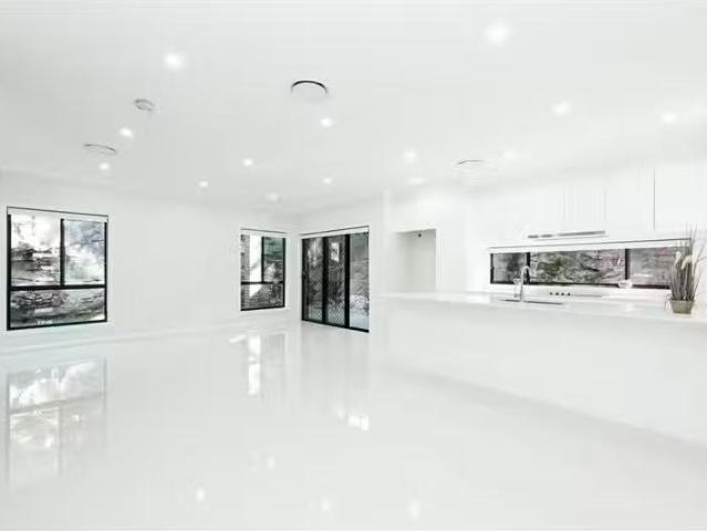 10B Castle Place, Sylvania Townhouse for rent Listed by Chris.