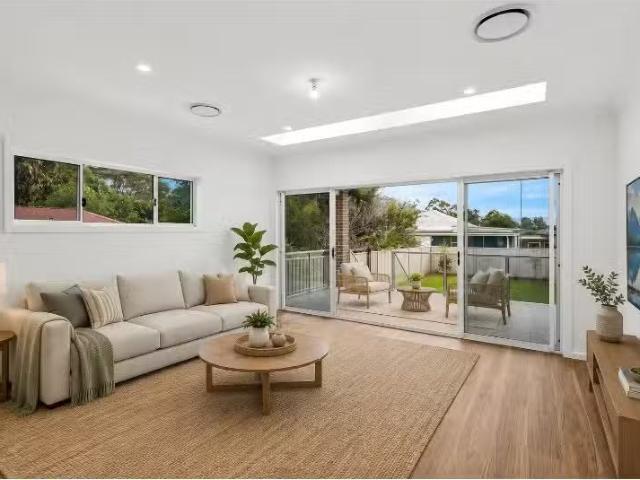 10B Lysaght Street, North Wollongong Townhouse for rent Liste.