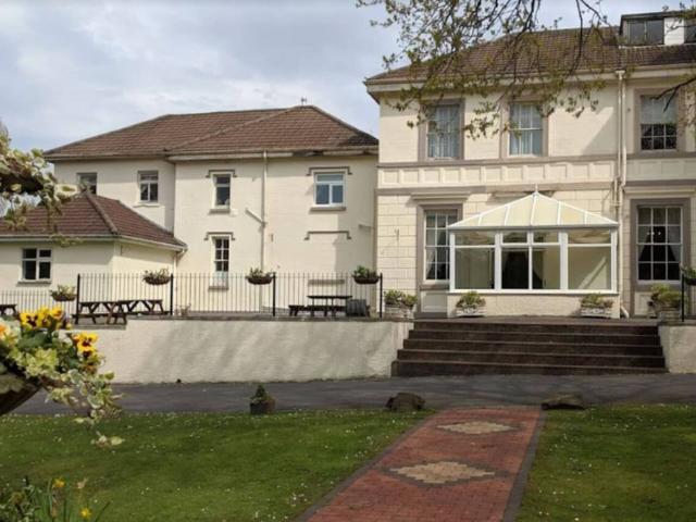 10BR Manor Park Country House, Wales