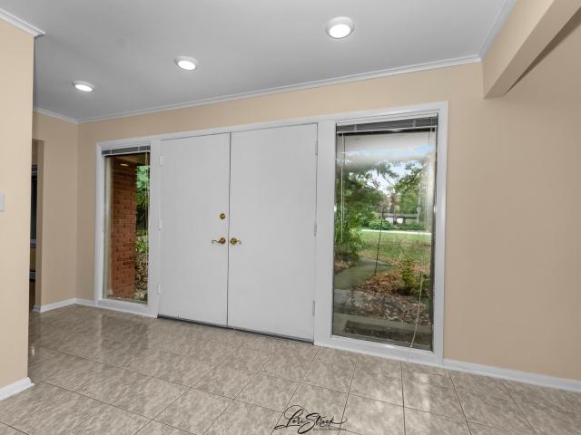10S073 Clarendon Hills Road