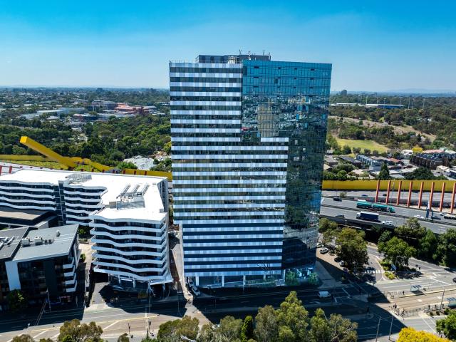 10th floor alt apartment available – 3km from the cbd + 2 storage cages