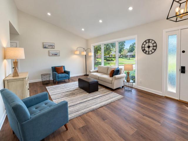 11040 N Riverland Ct