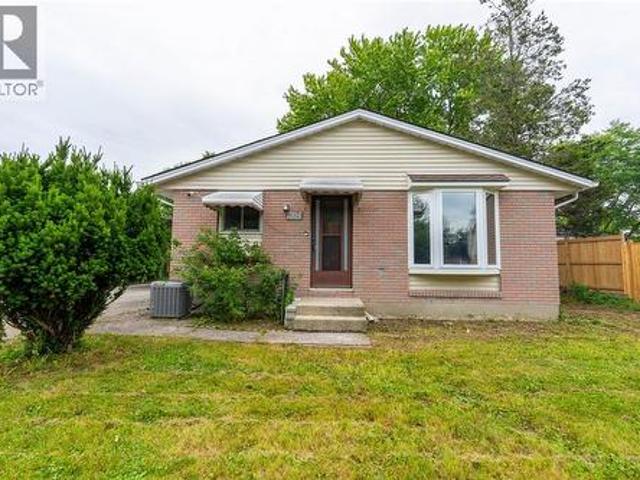 1104 Overlea Crescent, Sarnia, ON, N7S 4E7 house for lease | Listing ID 26022 | Royal LePage