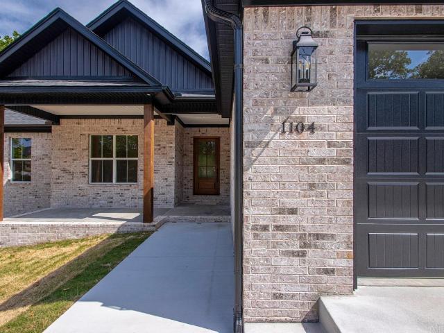 1104 Dowden Lane