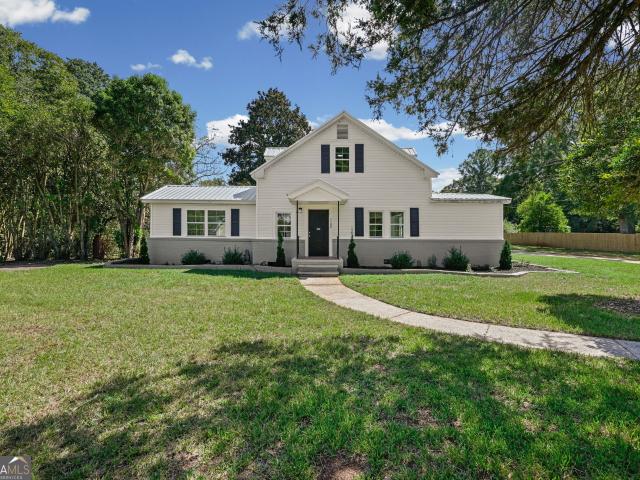 1104 E McIntosh Road