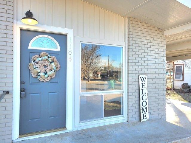 1104 E Wallace St, Llano, TX 78643
