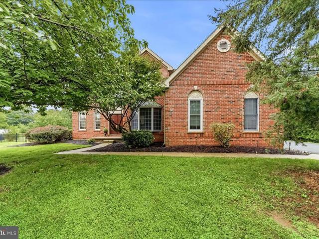 1104 Goshawk Cir